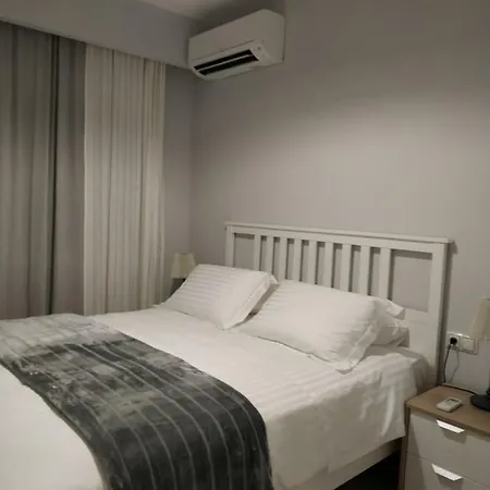 New In The City Center Apartment
